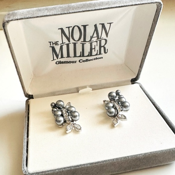 NIB VTV Nolan Miller Glamour Collection Faux Pearl & Crystal Silver Earrings - Picture 1 of 5
